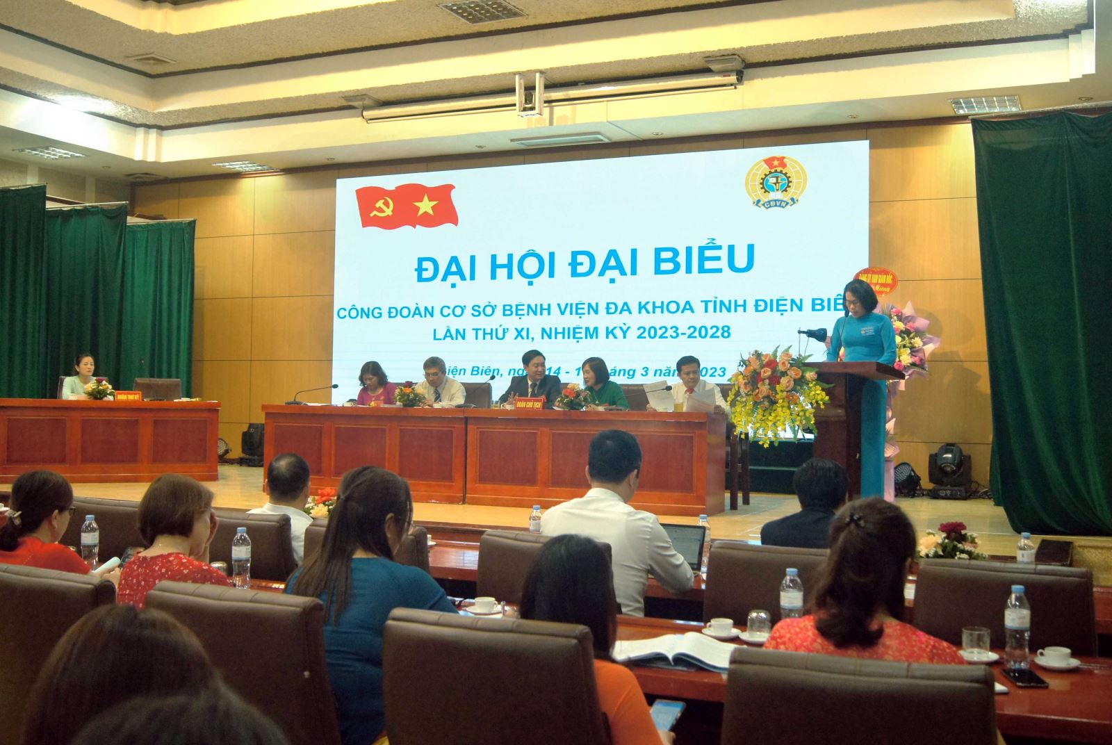 Đồng chí Nguyễn Thị Hiền, Phó Chủ tịch Công đoàn Ngành Y tế phát biểu ý kiến chỉ đạo tại Đại hội