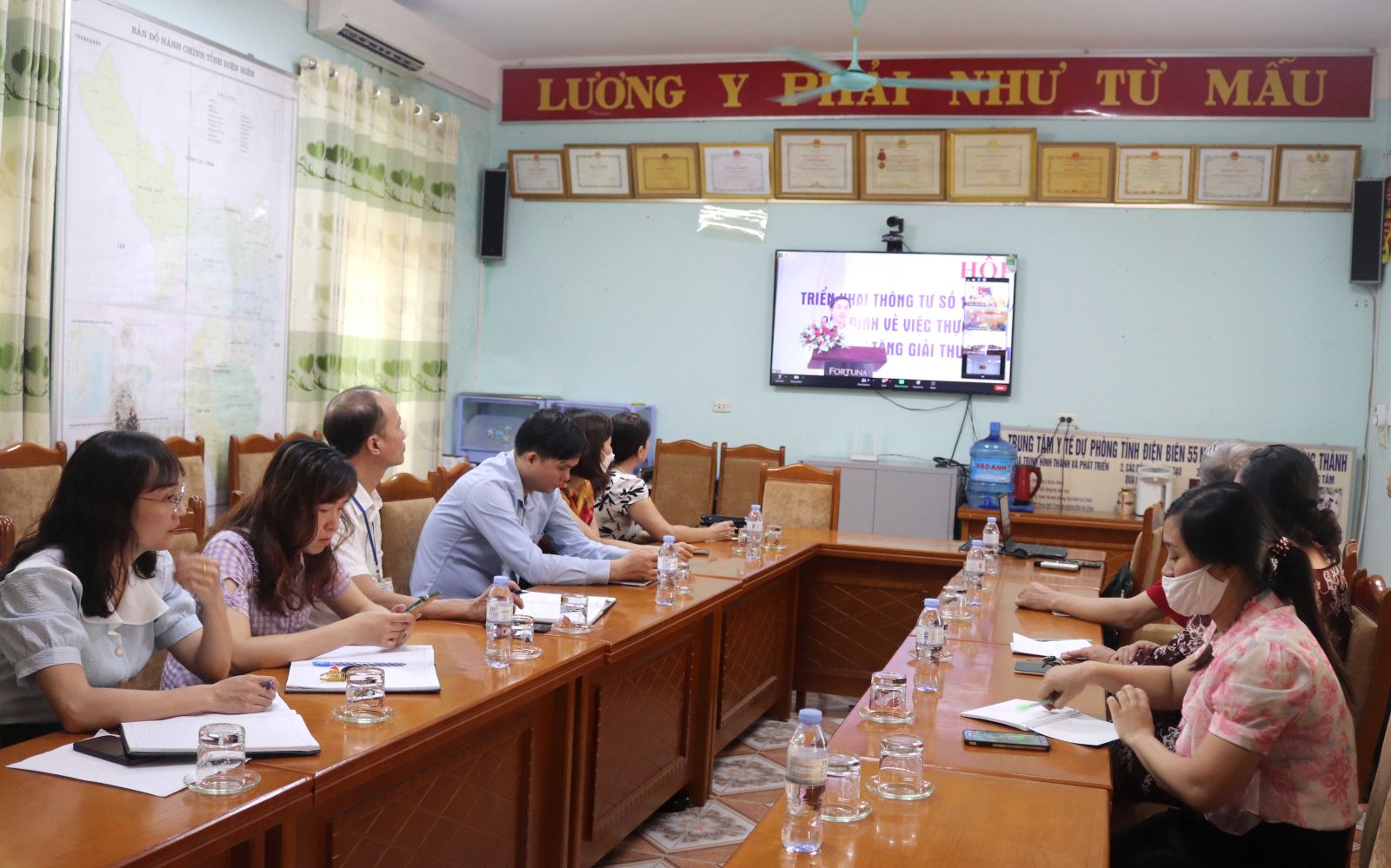 Thứ trưởng Bộ y tế, Trần Văn Thuấn phát biểu ý kiến chỉ đạo tại Hội Thảo.