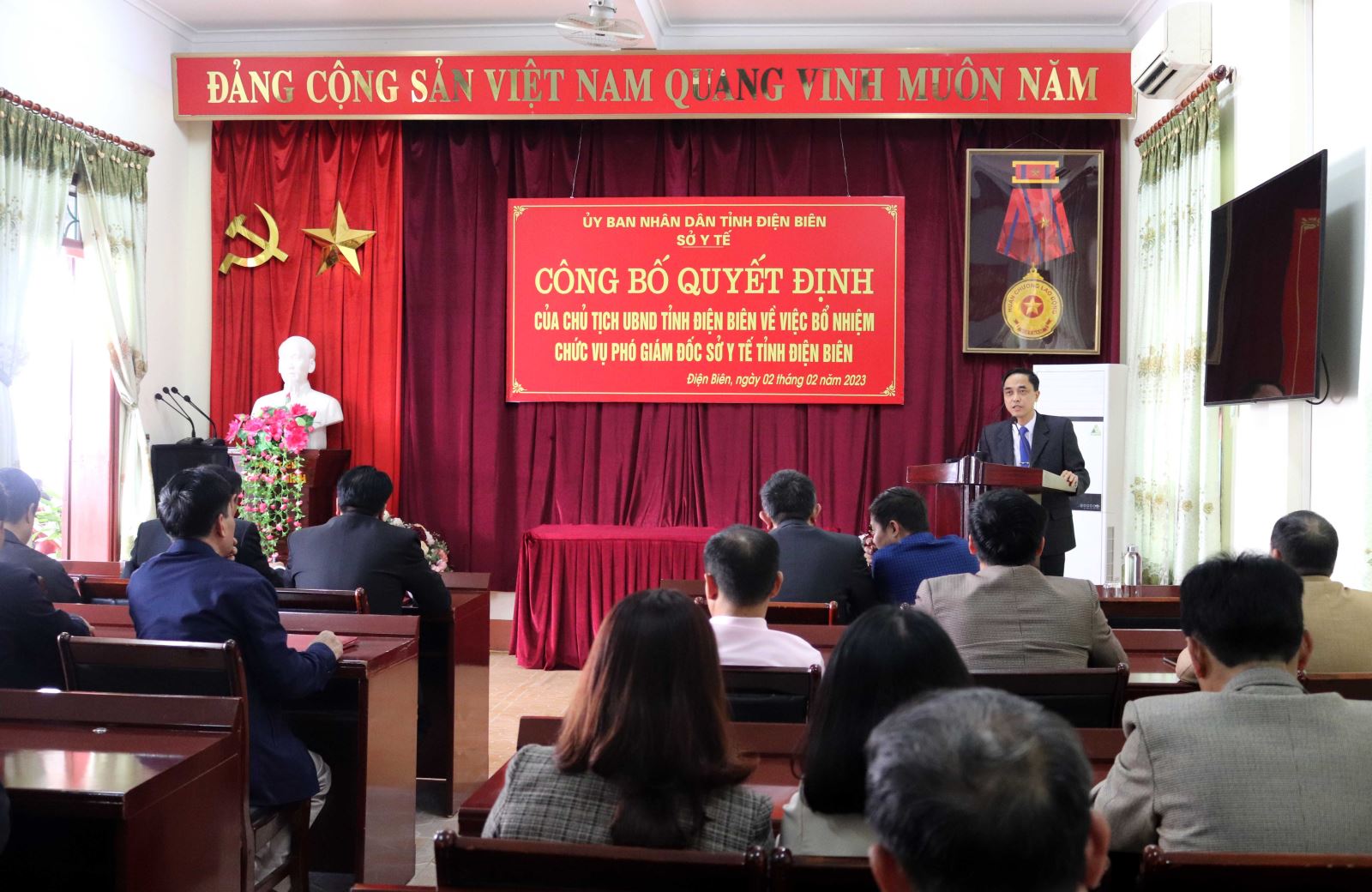 Đồng chí Phạm Văn Mẫn, Phó Giám đốc Sở Y tế phát biểu nhận nhiệm vụ tại buổi Lễ