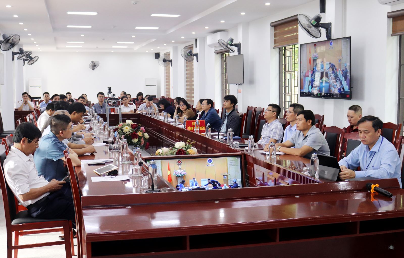 Các đại biểu tham dự Hội nghị trực tuyến tại Điểm cầu tỉnh Điện Biên