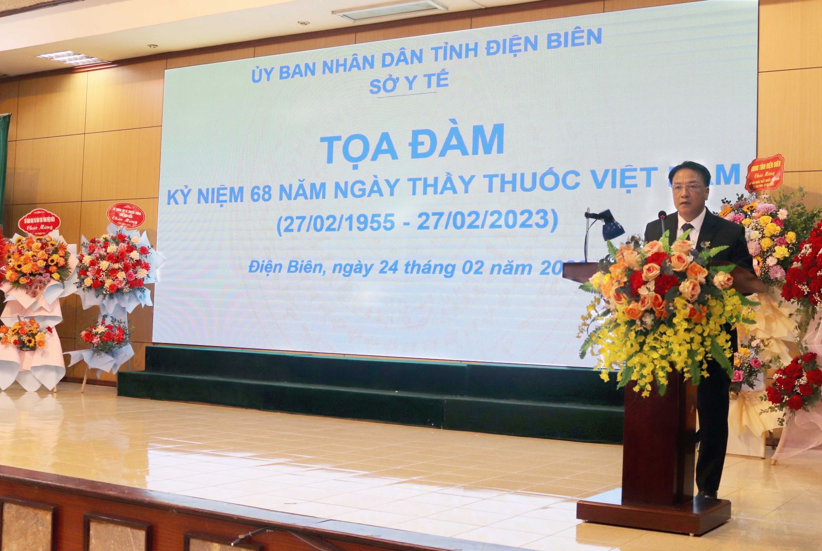 Đồng chí Phạm Giang Nam, Giám đốc Sở Y tế phát biểu tại buổi Tọa đàm